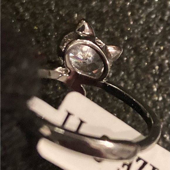 🌟2/$25 🎁 NWT 🐈‍⬛Cat ring from charmed aroma - Picture 4 of 12